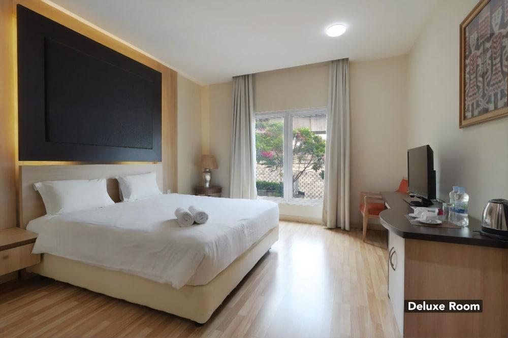 Mutiara Suites Jakarta Exterior photo