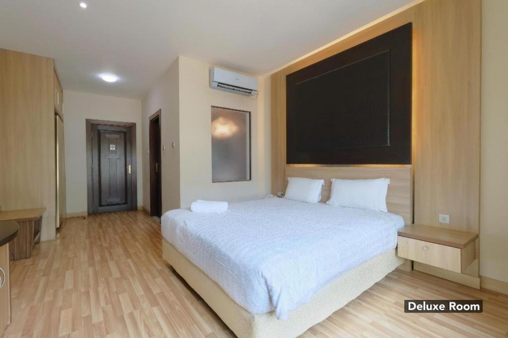Mutiara Suites Jakarta Exterior photo