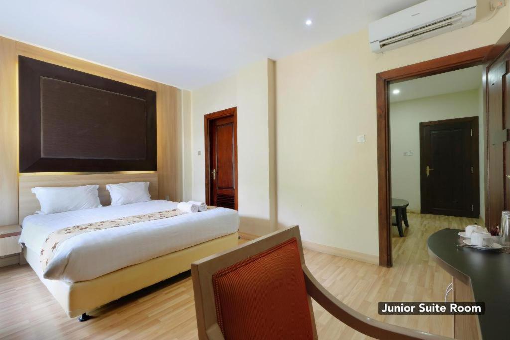 Mutiara Suites Jakarta Exterior photo