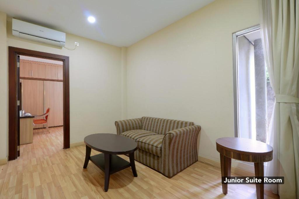 Mutiara Suites Jakarta Exterior photo